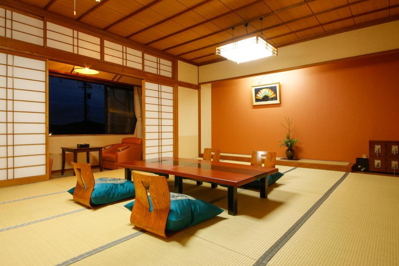 Hokuriku Yamashiro Onsen Hotel Kikyou Kaga  Bagian luar foto